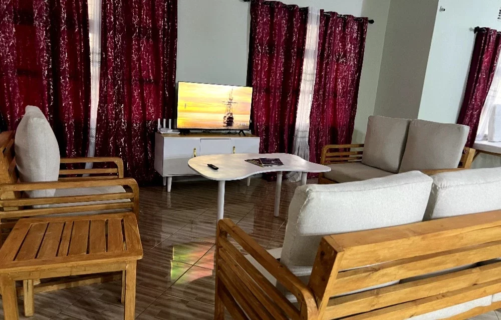 Victoria Bliss & Breeze What Smart Travelers Check Before Booking a Hotel for a Family Trip Image
