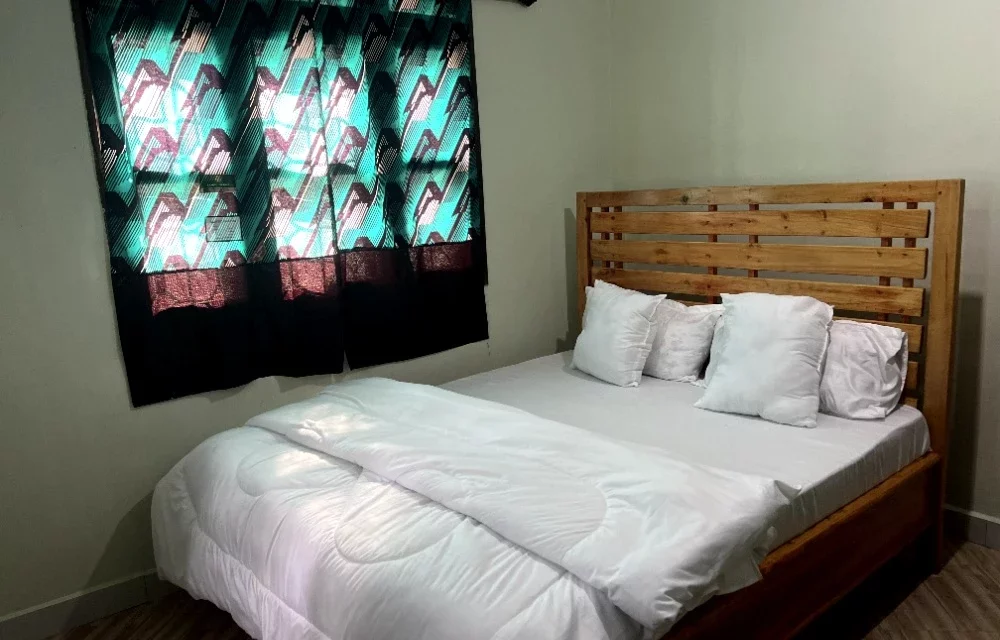 Victoria Bliss & Breeze How to Compare Budget and Mid Range Hotels Without Sacrificing Comfort Image